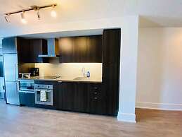 The Bay Suites MTCC CN TOWER