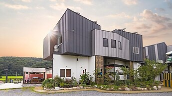 Gyeongju Edis Poolvilla