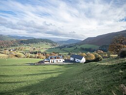 Tyn Llwyn Barn