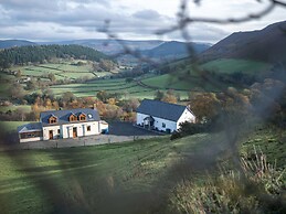 Tyn Llwyn Barn