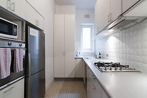 Spacious Art Deco apt. in Darlinghurst
