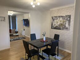 3br-sleeps7-garden-parking