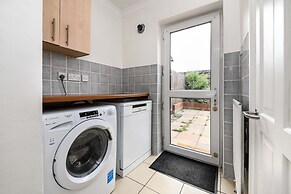Warm and Relaxed Lovely 3-bed House in Colchester
