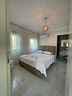 Inviting 4-bed Villa Lina With lux Pool