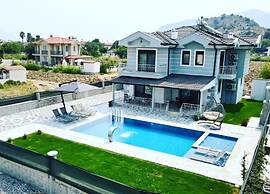 Inviting 4-bed Villa Lina With lux Pool