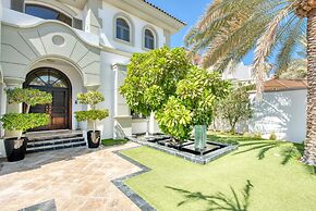 Maison Privee - Glamourous Beachfront Villa on The Palm w/ Pool