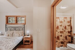 Snowline Cabin #34 - Great English Tudor-style Home With hot Tub! Now 