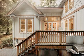 Snowline Cabin #34 - Great English Tudor-style Home With hot Tub! Now 