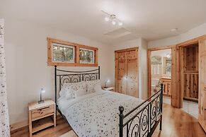 Snowline Cabin #34 - Great English Tudor-style Home With hot Tub! Now 