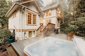 Snowline Cabin #34 - Great English Tudor-style Home With hot Tub! Now 