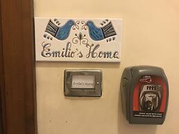 Room-emilio Home Triple Room in our Cozy