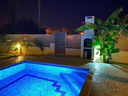 Remarkable 4-bed Villa Tasgin 2 Pools