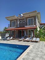 Remarkable 4-bed Villa Tasgin 2 Pools