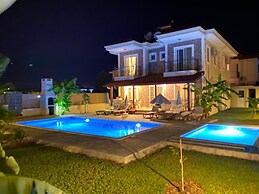 Remarkable 4-bed Villa Tasgin 2 Pools