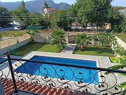 Remarkable 4-bed Villa Tasgin 2 Pools