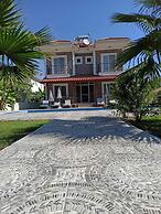 Remarkable 4-bed Villa Tasgin 2 Pools