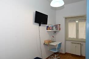 Room in Guest Room - Single Room in Cozy and Comfortable Apartment