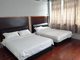 Comfortable Family Room for 4 People in Kuching With Ac - Amida Point 
