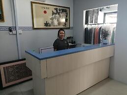 Single Bed in Mixed Dormitory Room With Ac in Kuching