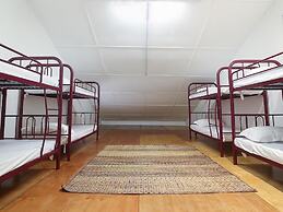 Single Bed in Mixed Dormitory Room With Ac in Kuching