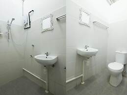 Single Bed in Mixed Dormitory Room With Ac