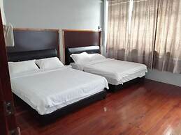 Family Room in Kuching, With Ac and Wifi