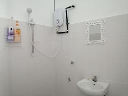 Beautiful Double Room With Ac in Kuching Center