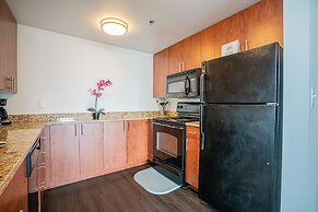 Downtown 2br Apartment Near Convention Center 2 Bedroom Apts by RedAwn