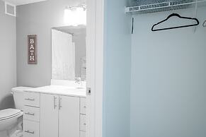 Downtown 2br Apartment Near Convention Center 2 Bedroom Apts by RedAwn