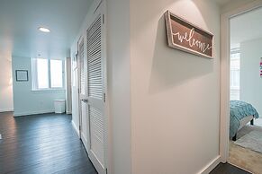 Downtown 2br Apartment Near Convention Center 2 Bedroom Apts by RedAwn