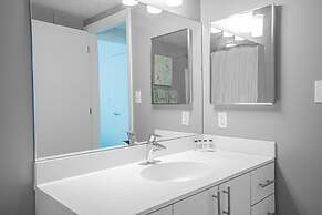 Downtown 2br Apartment Near Convention Center 2 Bedroom Apts by RedAwn