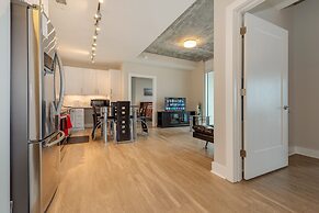 2br Furnished Apartment Near Convention Center 2 Bedroom Apts by RedAw