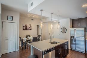 High Rise 2 Bedroom apartment in a Great location 2 Apts by RedAwning