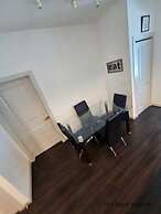 High Rise 2 Bedroom apartment in a Great location 2 Apts by RedAwning