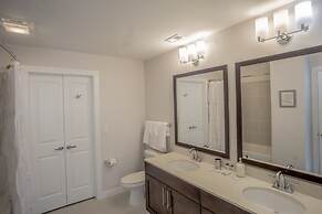 High Rise 2 Bedroom apartment in a Great location 2 Apts by RedAwning