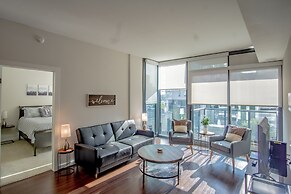 High Rise 2 Bedroom apartment in a Great location 2 Apts by RedAwning