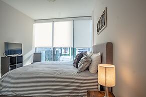 High Rise 2 Bedroom apartment in a Great location 2 Apts by RedAwning