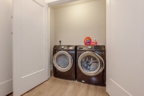 2br Apartment Near Convention Center - No Balcony 2 Bedroom Apts by Re