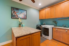 Hale Ohana Nui 5 Bedroom Home by RedAwning