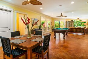 Hale Ohana Nui 5 Bedroom Home by RedAwning