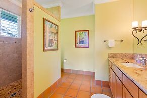 Hale Ohana Nui 5 Bedroom Home by RedAwning