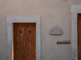 Manili Boutique Suites & Villas