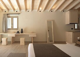 Manili Boutique Suites & Villas