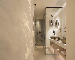 Manili Boutique Suites & Villas