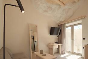 Manili Boutique Suites & Villas
