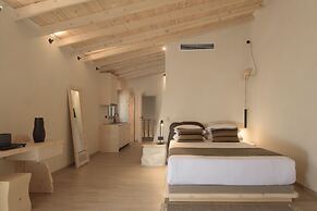 Manili Boutique Suites & Villas