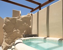 Manili Boutique Suites & Villas