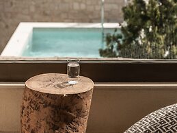 Manili Boutique Suites & Villas