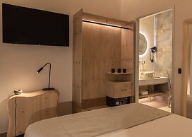 Manili Boutique Suites & Villas