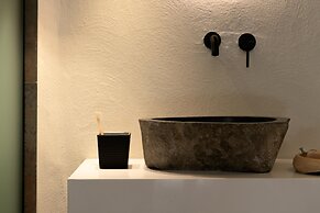 Manili Boutique Suites & Villas